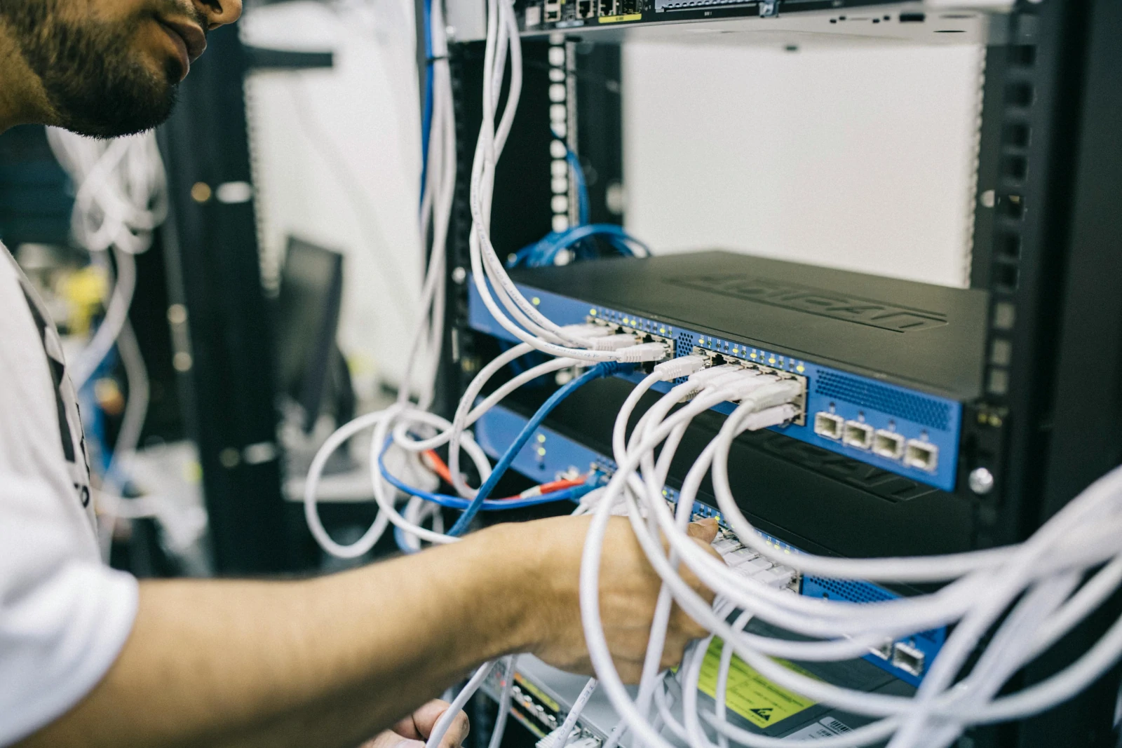 Premium Clean Desktop Computer Setup Infrastructure Solutions